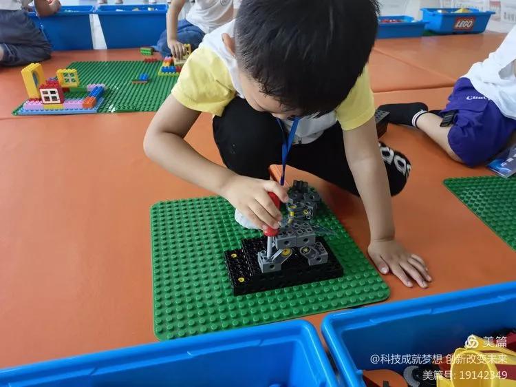 机器人竞赛让青少年感受科技乐趣,科普机器人大赛