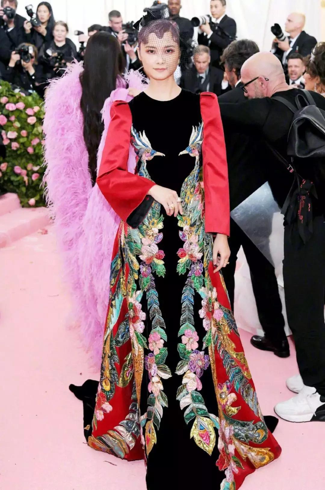 MetGala｜他们都在骗你，今年时尚奥斯卡的主题，是中国古代神话