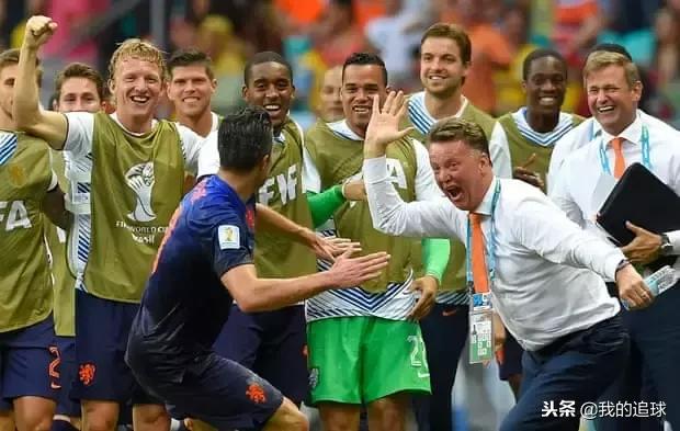 范佩西飞翔高清,范佩西上演飞翔的荷兰人