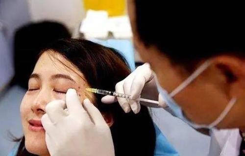 19岁少女因自己长得丑要去整容,13岁女孩变丑