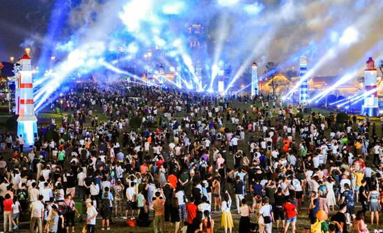 青岛啤酒城金沙滩五一,青岛西海岸金沙滩啤酒城啤酒节