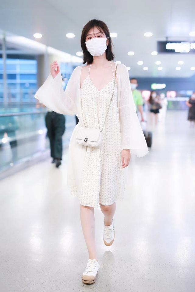 吊带怎么遮手臂上的肉,手臂粗怎么穿吊带才好看