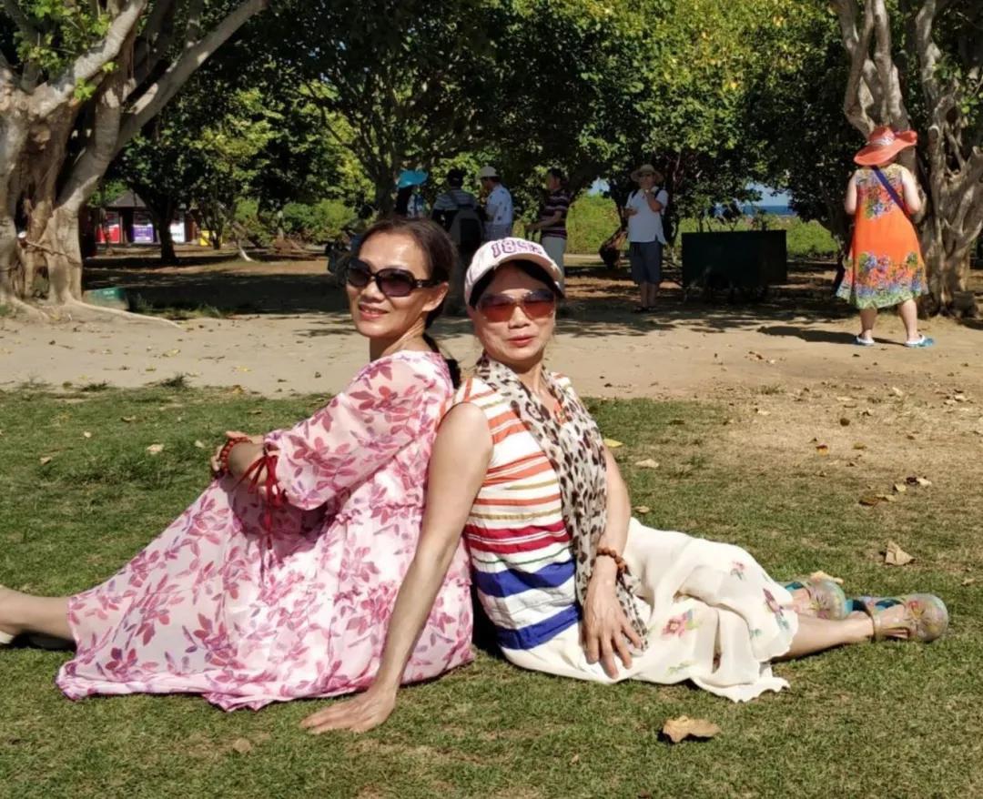 大妈旅游姿势大全,中国大妈一道靓丽的风景线