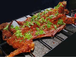 北京铜锅涮肉是哪的羊肉,老北京铜锅涮肉为啥是清水