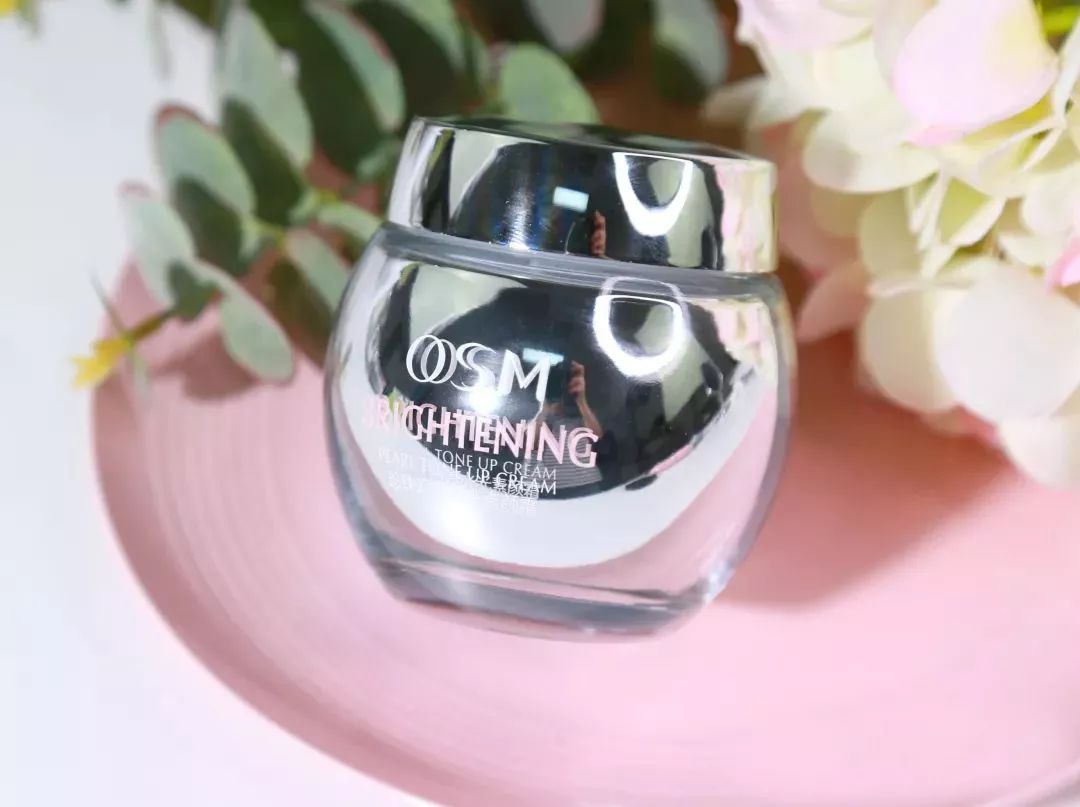 想让妆容不脱妆妆前不用水乳霜,十分钟快速出门妆容素颜霜