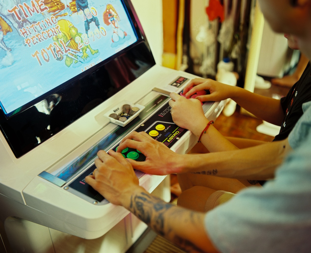 中国小伙和日本姑娘另类的街机人生，游戏成为他们的红娘