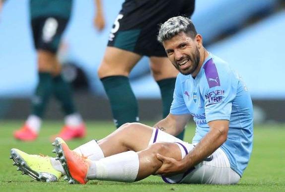 阿根廷巨星被曝性骚扰！赛场搂抱女裁判，成为众矢之的