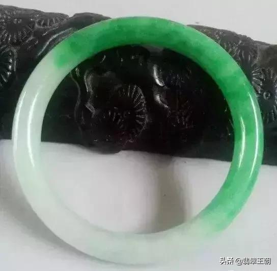 值得入手的玉镯有哪些,怎样才能买到便宜又好的玉镯