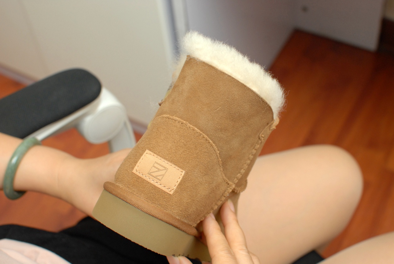 中筒经典款羊皮毛一体雪地靴,羊皮毛一体加厚厚底雪地靴女