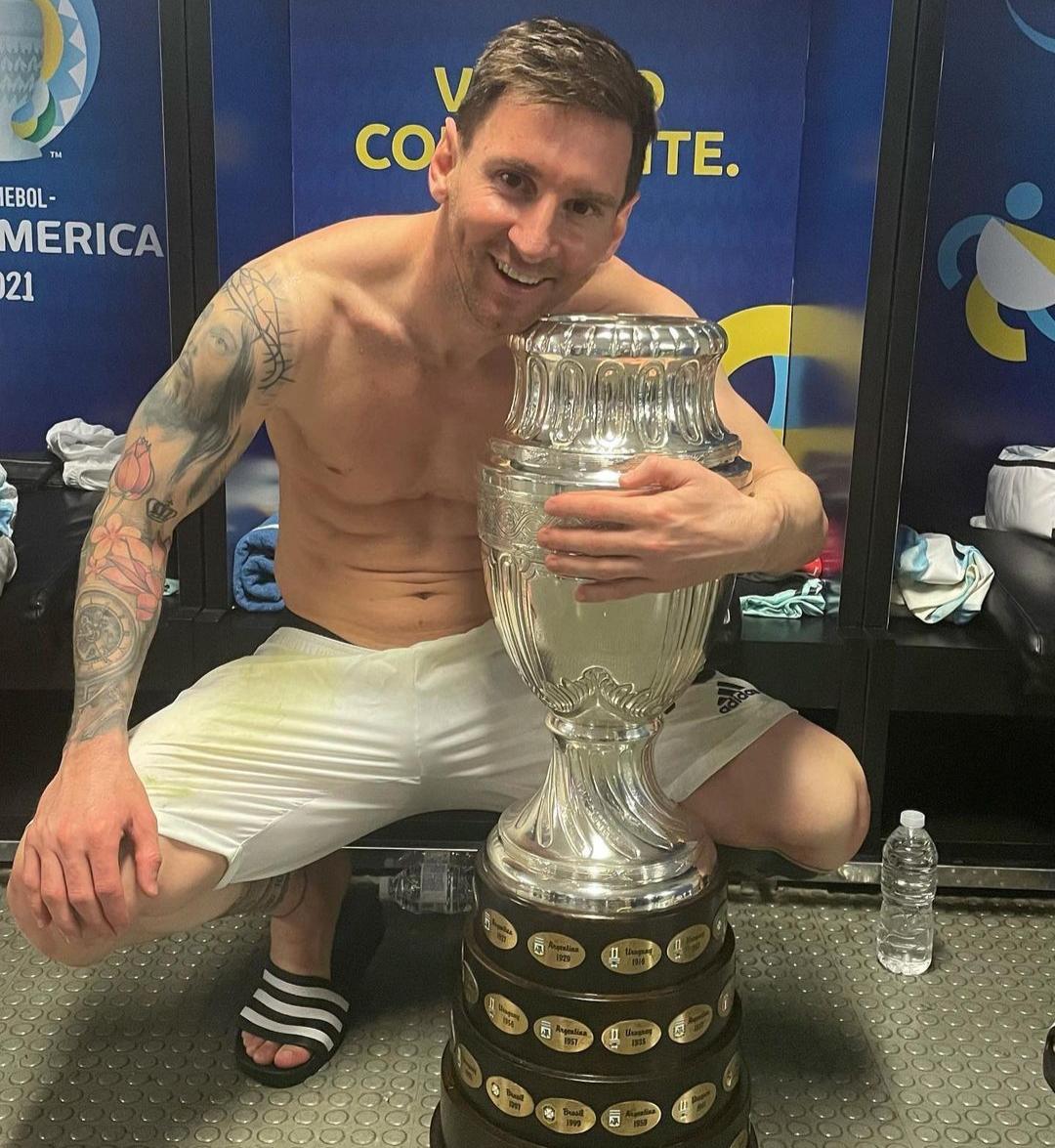 梅西发文感恩世界杯夺冠,梅西发文感谢罗纳尔多