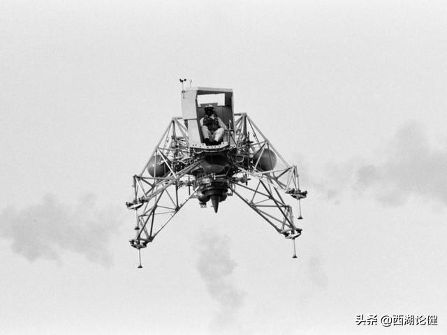 阿姆斯特朗登月诡异事件,登月第一人阿姆斯特朗真实记录