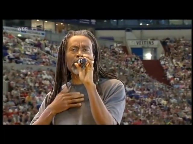 一个人唱出一支乐团的感觉是什么体验？