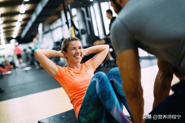 走路锻炼腰挺得太直有酸痛感,走路腿累能锻炼好吗