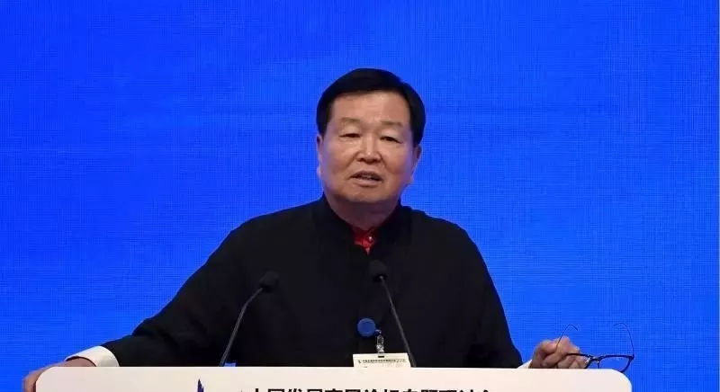 31年卖750亿罐，这款饮料造就两个首富一个巨富，光名字就值500亿