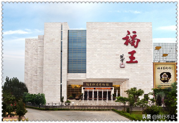 一栋楼内演绎的红木传奇