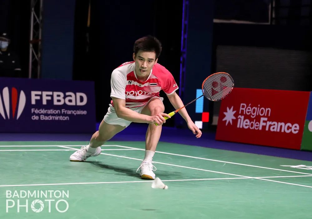 国羽队医膝盖,国羽队医保护膝盖