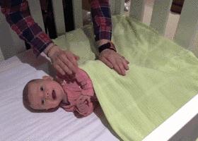 一个多月宝宝困了如何哄睡,小宝宝半夜醒了怎么哄睡