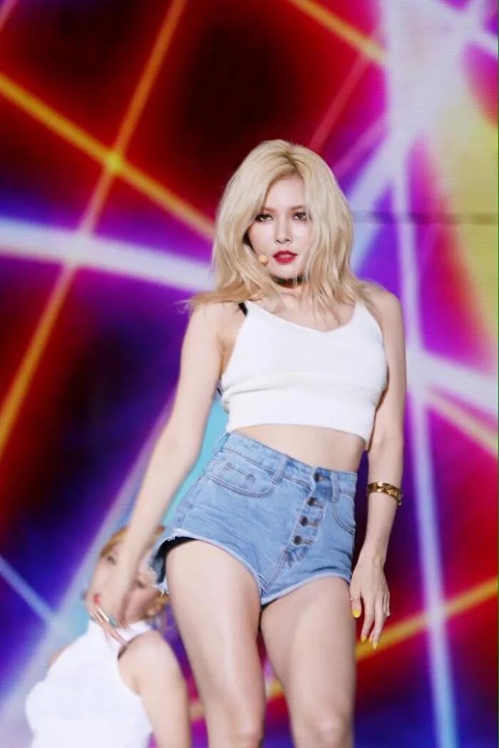 盘点小野马泫雅跳舞名场面,小野马金泫雅身材分析