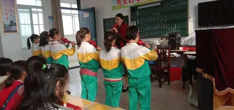 “童心激荡，放飞梦想”马蹬一小德育社团活动