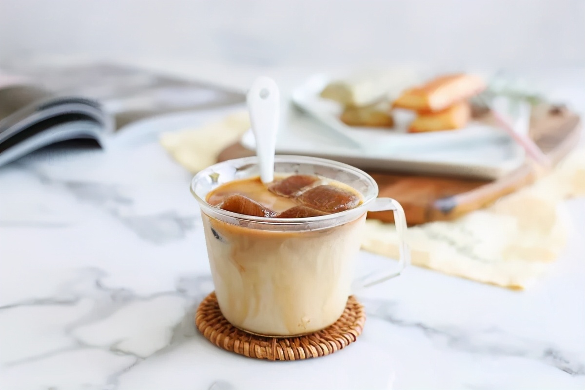 给我一杯苦咖啡回味无穷,给我一杯橙汁英语