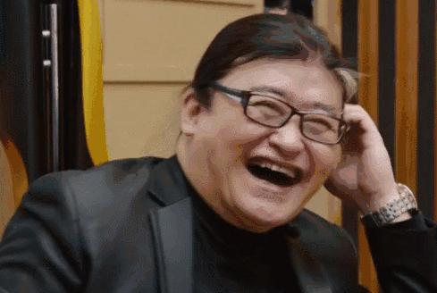 56岁刘欢是酒鬼？喝到骨头坏死靠拐杖走路？冯小刚：没有人像他