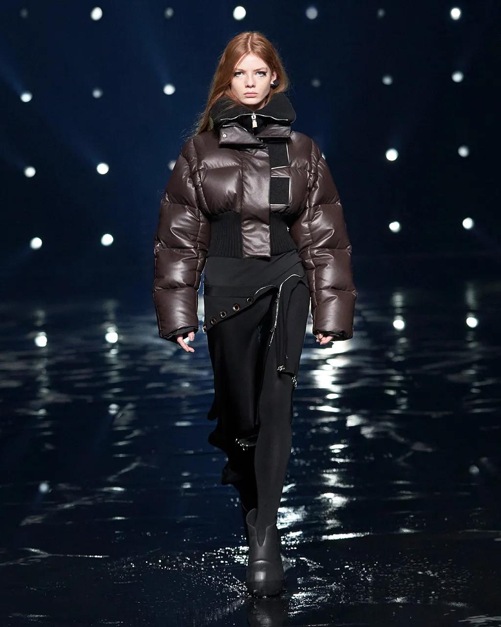 yeezygap美国首发,yeezygap国内外版本一样吗