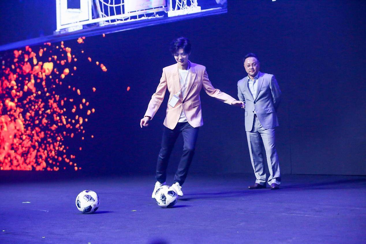 鹿晗最新活动现场,鹿晗捐赠的10座球场分别在哪