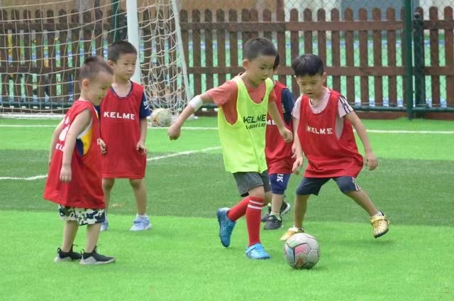 热爱踢球却踢不好,踢球是为了什么