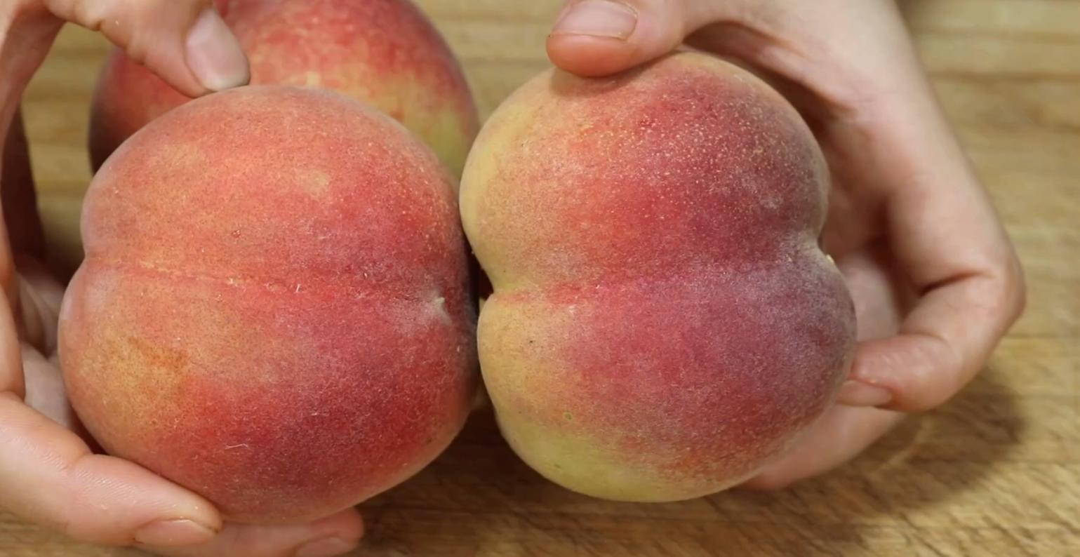 买桃子该怎么挑选呢,桃子怎么辨别甜酸