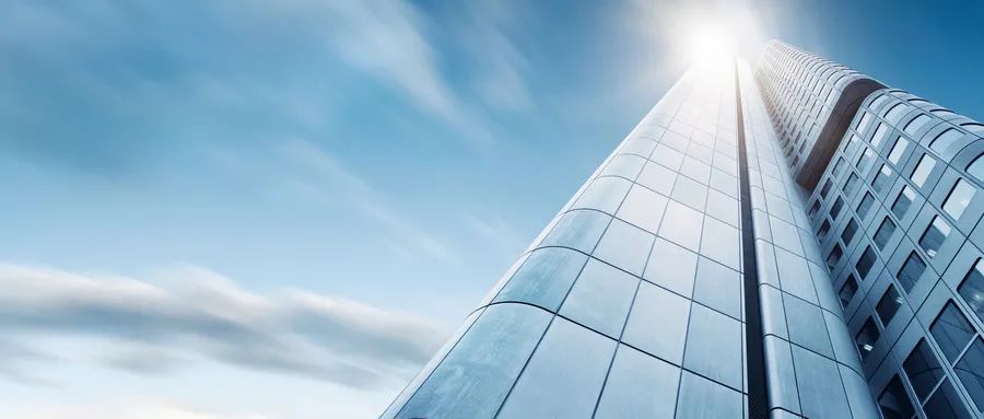 守门员不在禁区是不是没越位,守门员不在守门队员可以用手吗