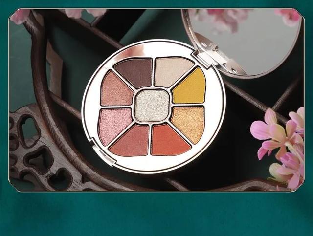 被李佳琦捧火的化妆品，没想到包装成了国潮风