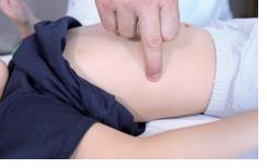 宝宝打嗝儿，亲手推拿宽胸理气、降逆止呃疗效好