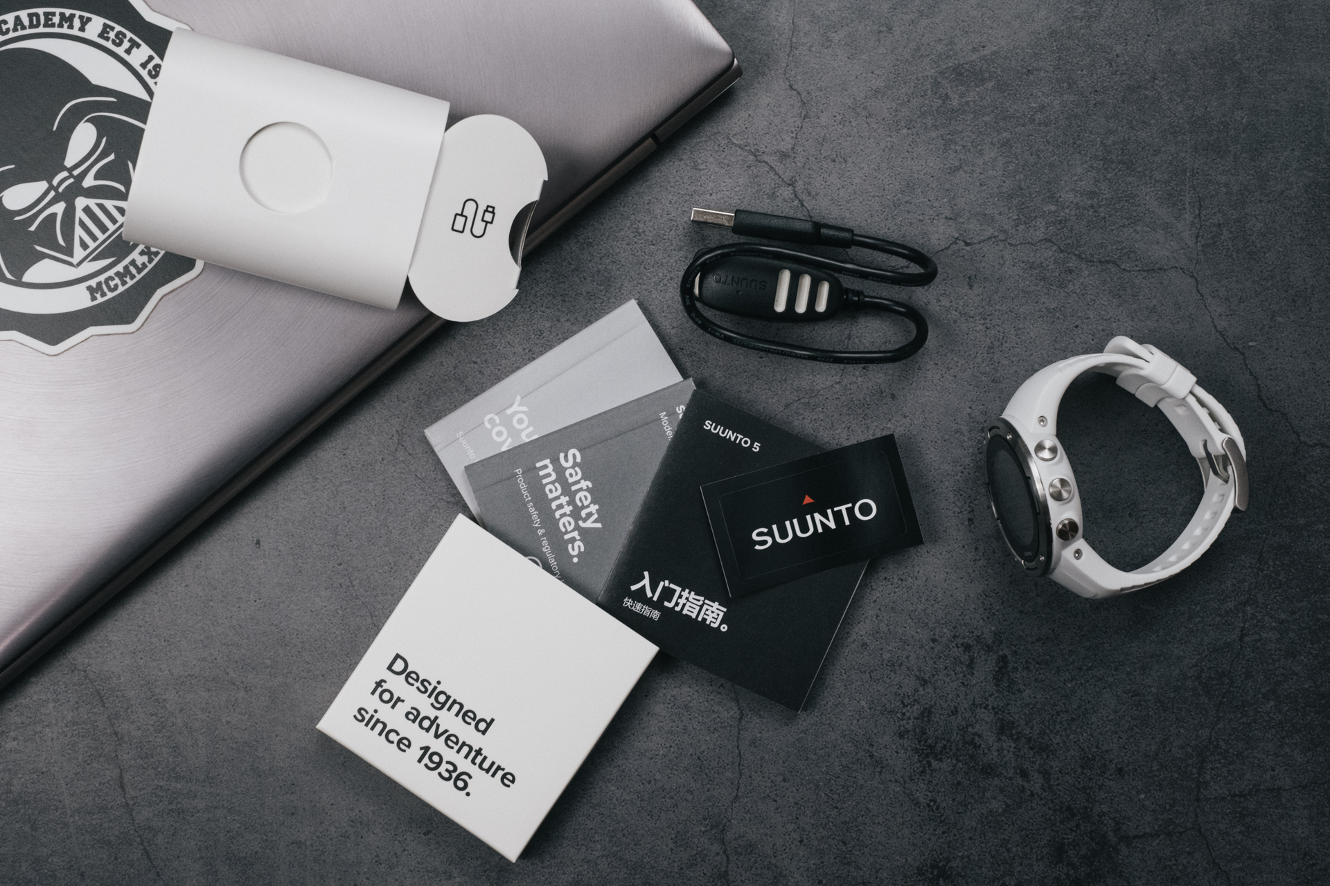 颂拓5黑白限量,颂拓suunto5智能运动手表