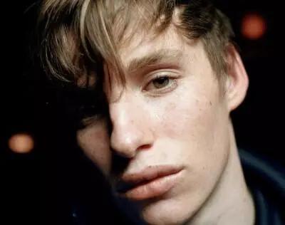 我可以是你的丈夫，但我更想做一个女人