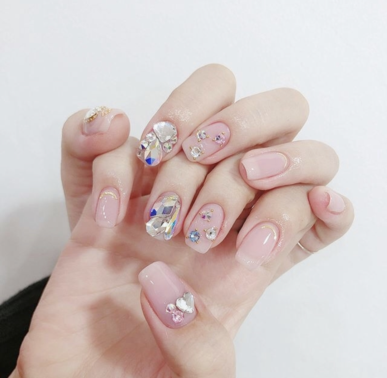 简约高级珍珠钻石美甲,钻石美甲款式简约