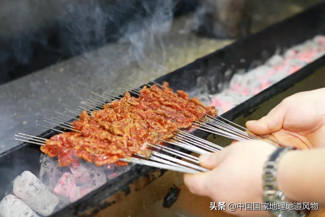 鹤岗东北烧烤,在鹤岗4个人吃一顿正宗东北烧烤