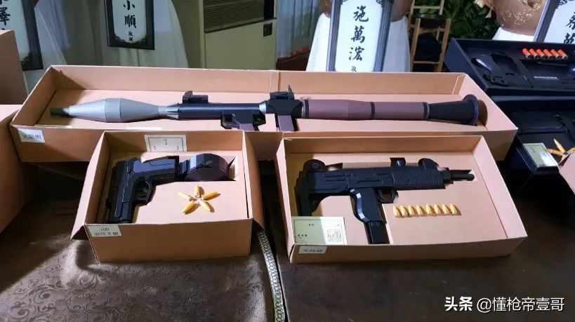 请脱衣舞女、祭品上加特林?为什么台湾人葬礼这么野?|轻武专栏