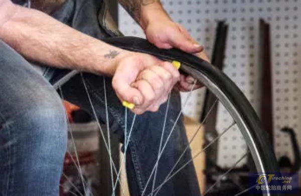 如何自己动手更换自行车轮胎,轮胎教程视频大全