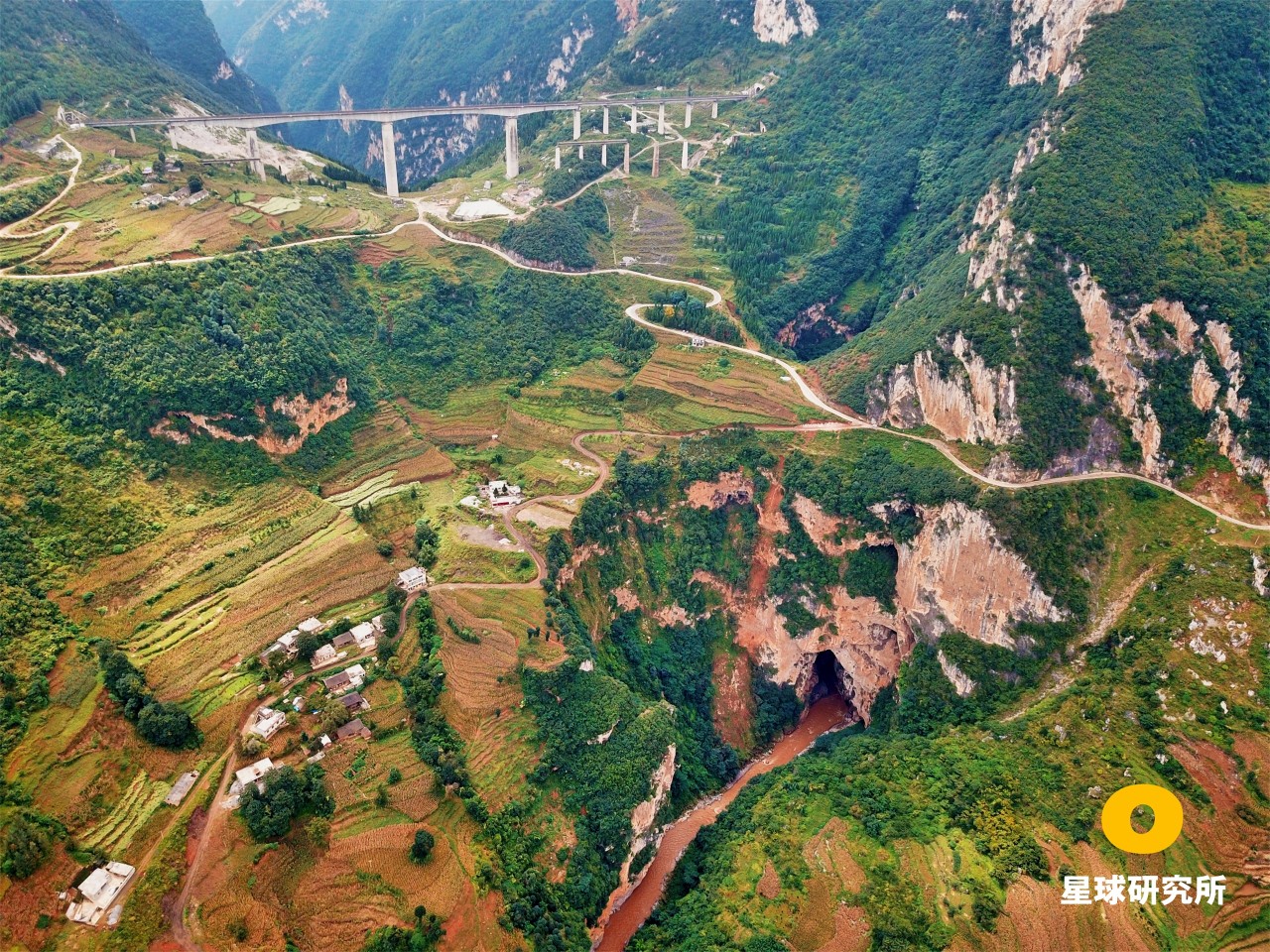 中国南方喀斯特的组成,中国南方喀斯特地貌原因