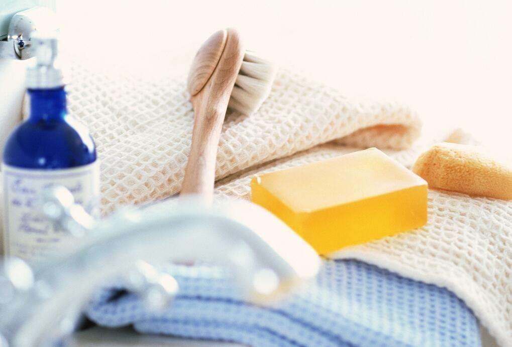 长期的胸部痒,胸部很痒是什么原因引起的