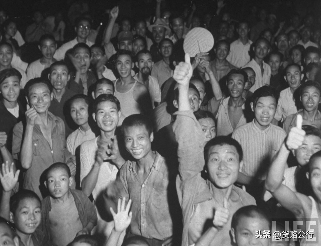 众人说：我在抗战胜利的那一天疯了