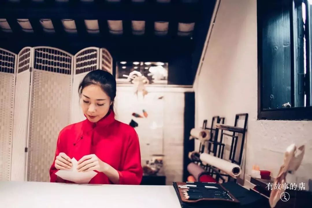 用一张纸折出来的少女教程,简单的一张纸折出让你想不到东西