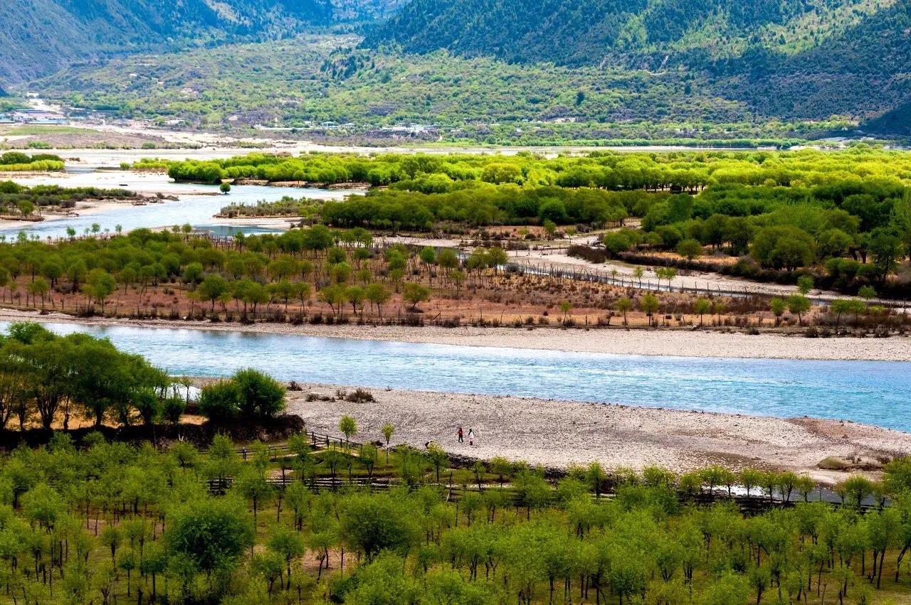 中国唯一不收费的高速公路,中国旅游风景最好的四条高速