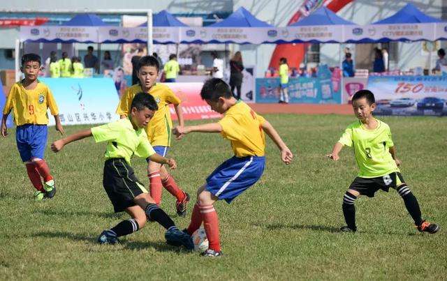 小孩的一场足球,可能会惹上一场官司
