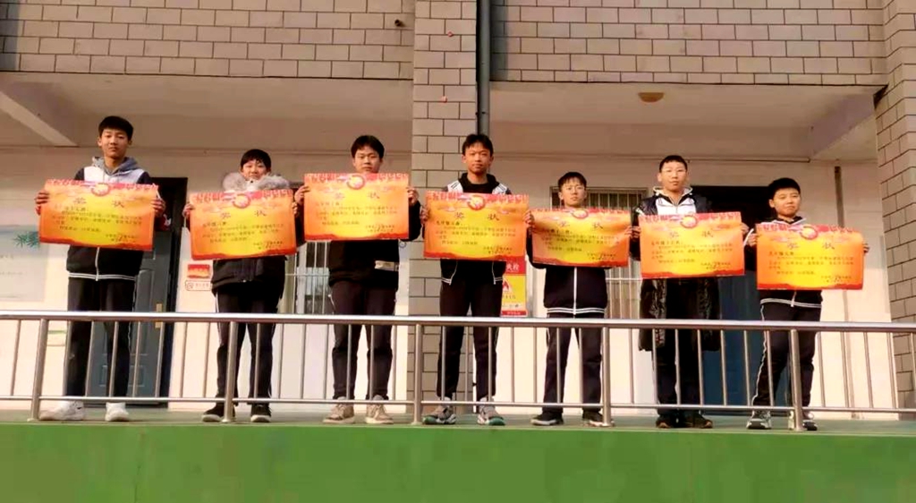 团结协作足球,小学足球绕杆考评