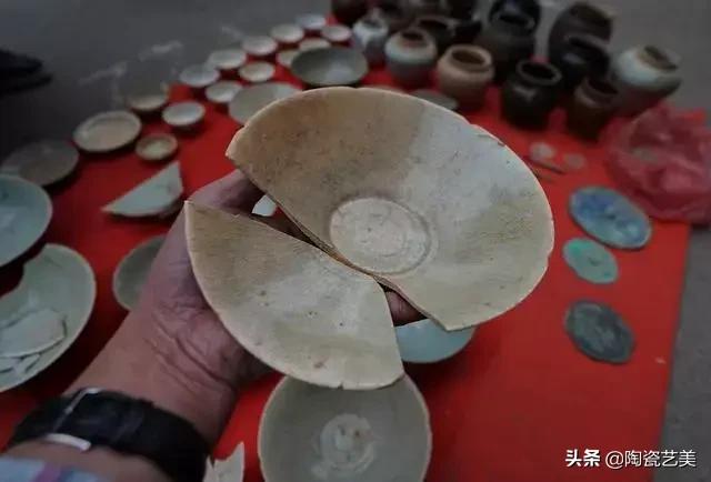 地摊卖小吃300万一年,地摊2元卖碗