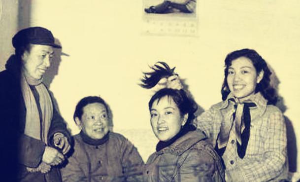 刘晓庆与同母异父妹妹相伴60年,刘晓庆与妹妹相伴60年
