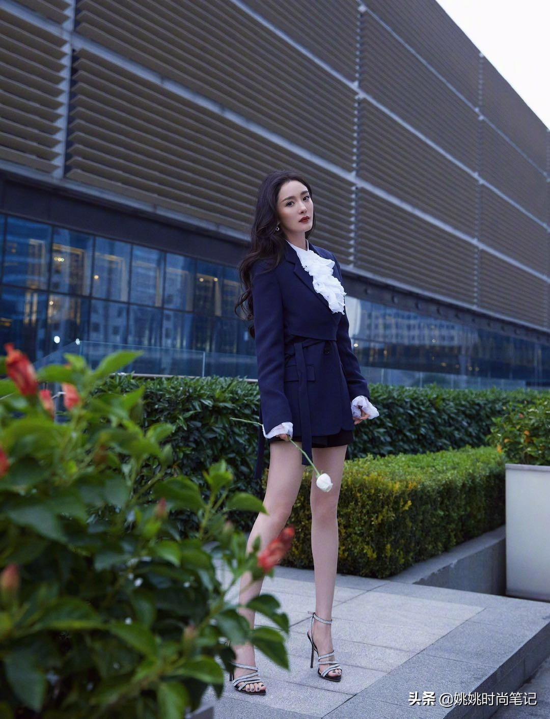 杨幂雅诗兰黛直播高定,杨幂雅诗兰黛活动造型