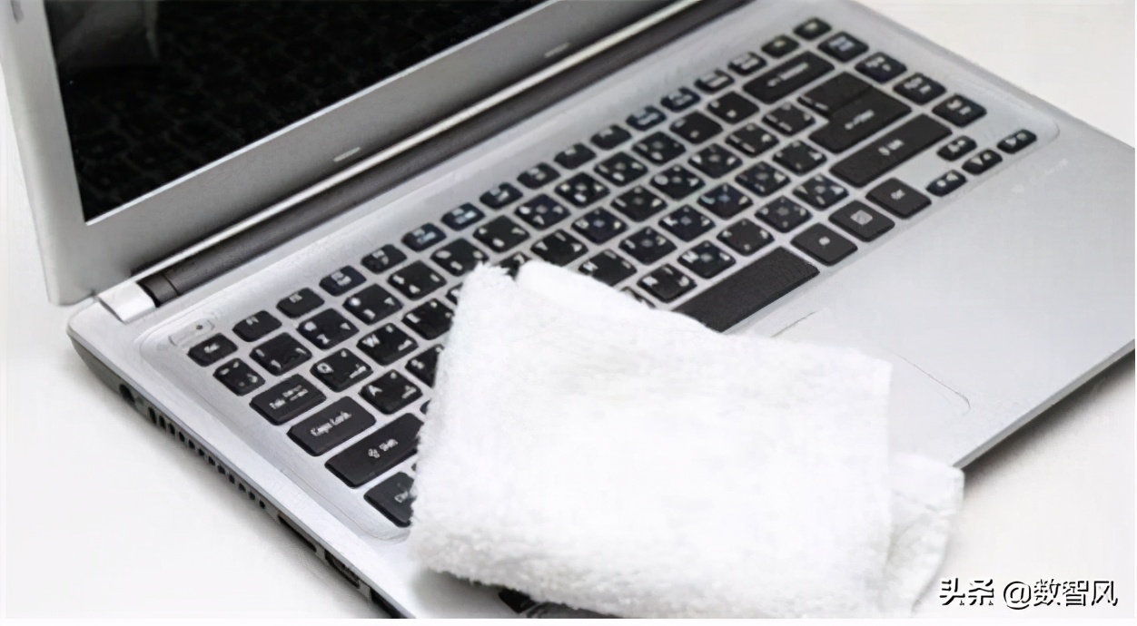 电脑进水了一招教你解决,电脑进水快速处理方法