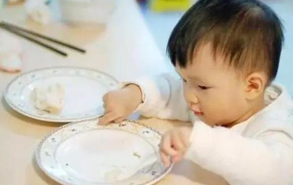 1岁宝宝呕吐不止喝水也吐,1岁宝宝呕吐不止